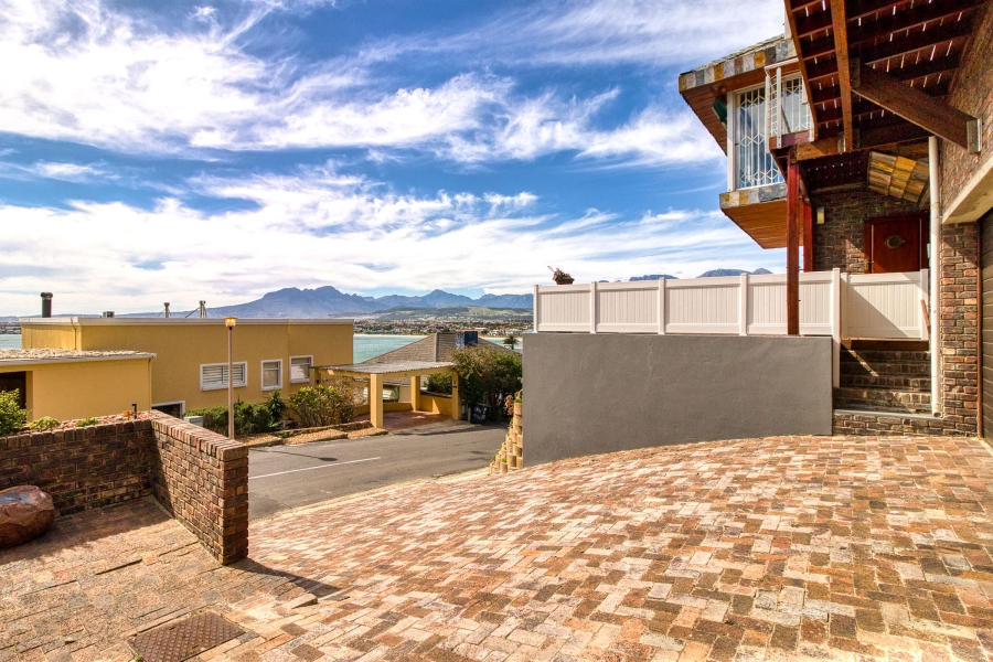 4 Bedroom Property for Sale in Gordons Bay Village Western Cape